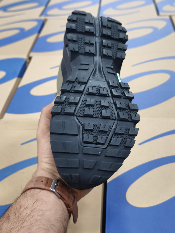 کتونی آن رانینگ گورتکس ضد آب | سایز ۴۰ الی ۴۵ | On Running Cloud tech phase Gore Tex