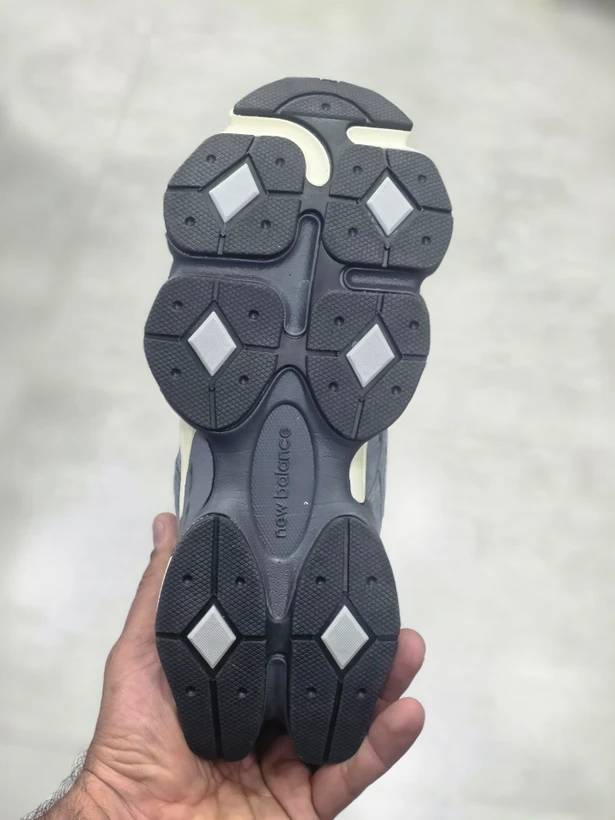 کتونی نیوبالانس 9060 مسترکوالیتی /سایز 40 الی 45/Newbalance 9060/ فروش عمده و تک