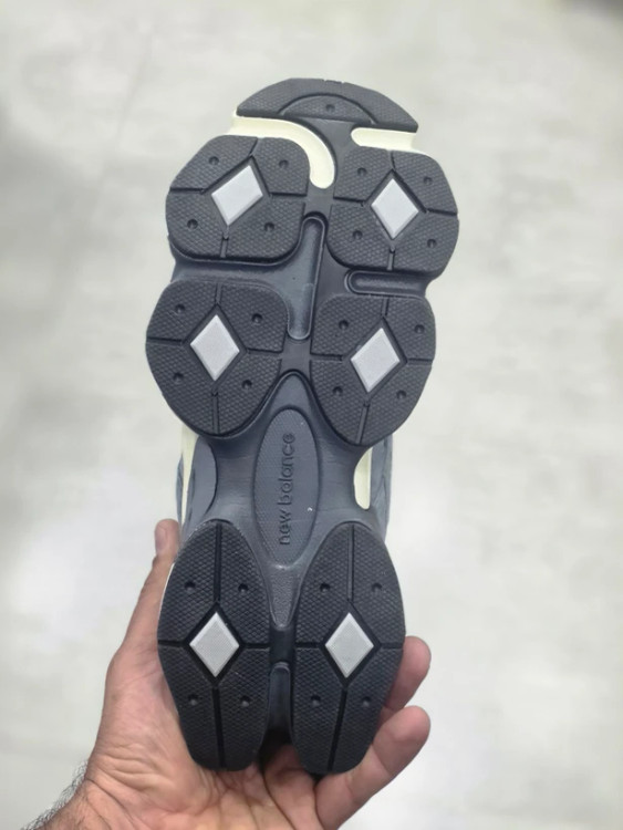 کتونی نیوبالانس 9060 مسترکوالیتی /سایز 40 الی 45/Newbalance 9060/ فروش عمده و تک