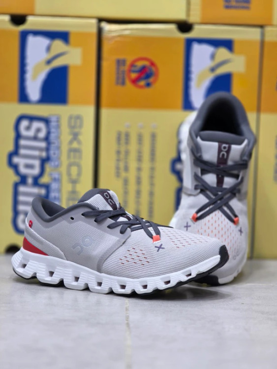 کتونی آن رانینگ کیوسی کلود ایکس 4 مسترکوالیتی/On Running QC Cloud X 4/سایز 40 الی 45/فروش عمده و تک