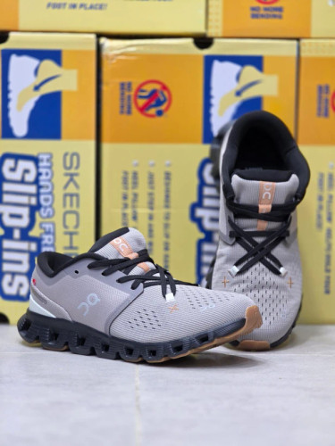 کتونی آن رانینگ کیوسی کلود ایکس 4 مسترکوالیتی/On Running QC Cloud X 4/سایز 40 الی 45/فروش عمده و تک