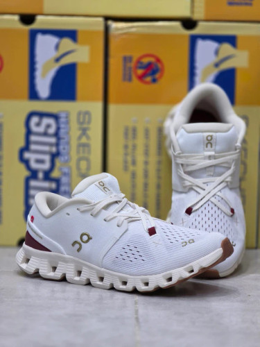 کتونی آن رانینگ کیوسی کلود ایکس 4 مسترکوالیتی/On Running QC Cloud X 4/سایز 40 الی 45/فروش عمده و تک