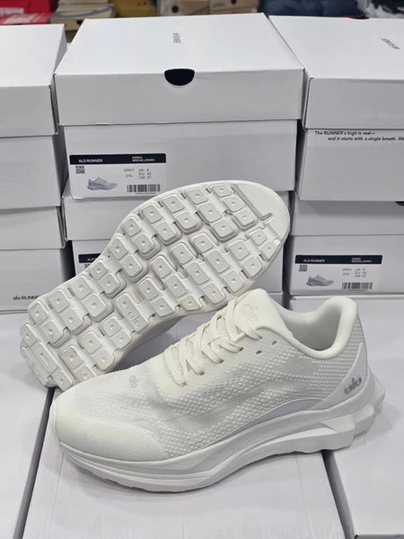 کتونی الو رانر مسترکوالیتی / سایز 40 الی 45 / Alo Runner / فروش عمده و تک