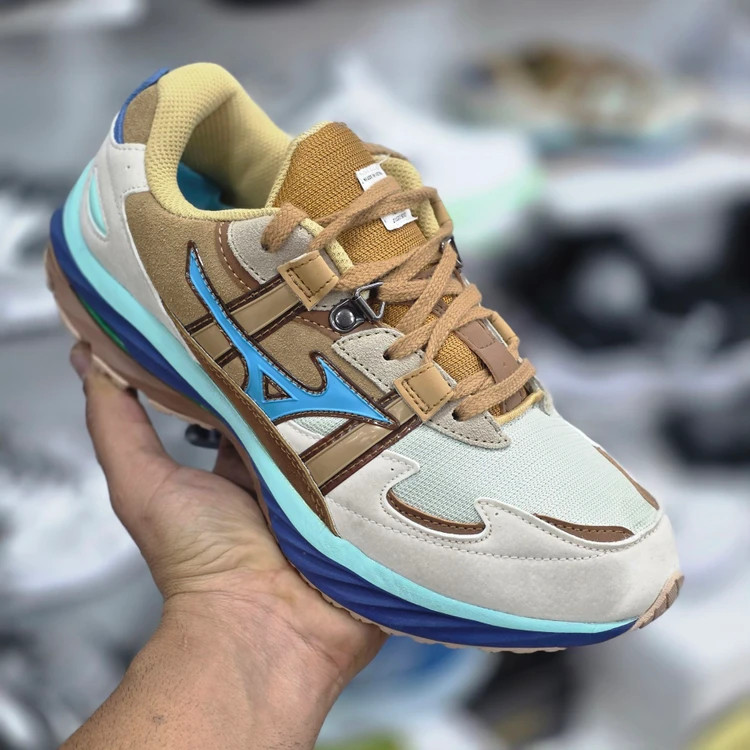 کتونی میزانو ویو رایدر بتا /Mizuno x Graphpaper Wave Rider Beta/سایز 40 الی 45/ فروش عمده و تک