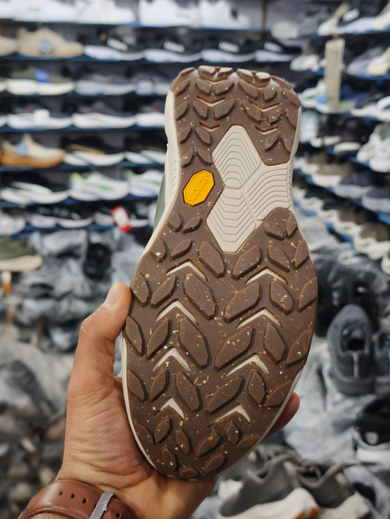 کتونی هوکا ترنسپورت مسترکوالیتی/ زیره ویبرام ضد آب کیفیت عالی/سایز 40 تا 45/Hoka Transport/فروش عمده و تک