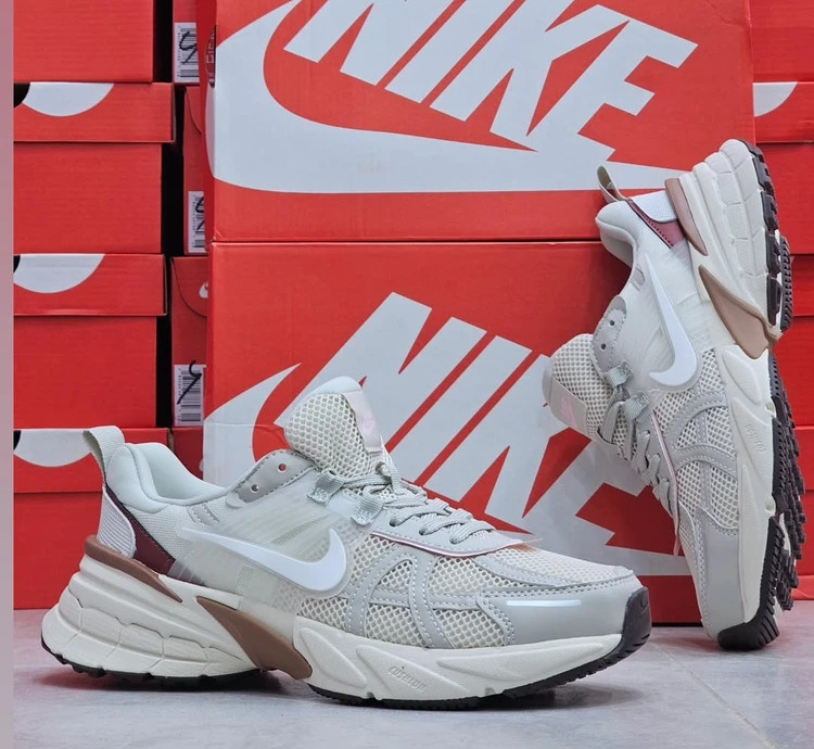 کتونی نایک وی تو کی مسترکوالیتی /سایز 38 الی 45/ست زنانه و مردانه/Nike V2k Run/ فروش عمده و تک
