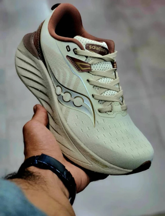 کتونی ساکونی تریمپ 22 ویتنامی وارداتی/سایز 40 الی 45/Saucony Triumph 22/ فروش عمده و تک