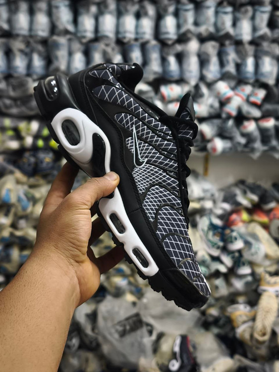 کتونی نایک ایرمکس تی ان پلاس مسترکوالیتی / سایز 40 الی 46 /Nike Air Max TN Plus / فروش عمده و تک