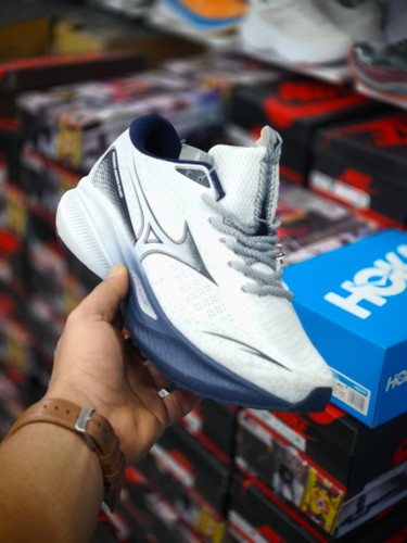 کتونی میزانو Mizuno مدل Astro Plus | سبک، راحت و زیبا