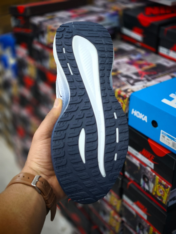 کتونی میزانو Mizuno مدل Astro Plus | سبک، راحت و زیبا