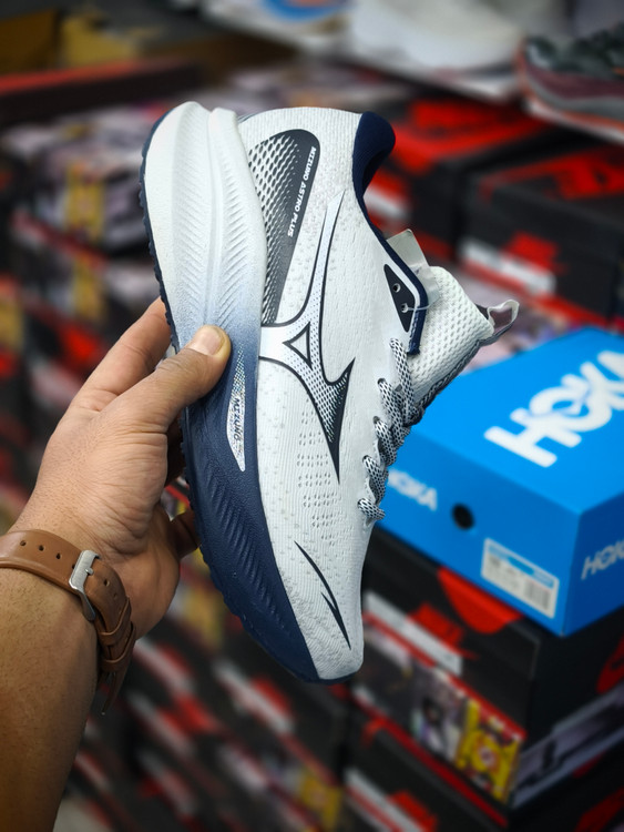 کتونی میزانو Mizuno مدل Astro Plus | سبک، راحت و زیبا