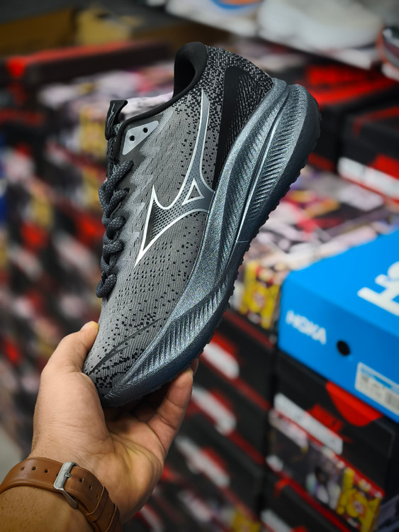کتونی میزانو Mizuno مدل Astro Plus | سبک، راحت و زیبا