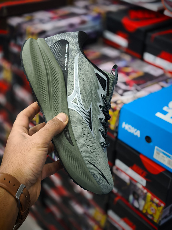 کفش میزانو Mizuno مدل Astro Plus | سبک، راحت و زیبا | سایز ۴۰ الی ۴۵ گ