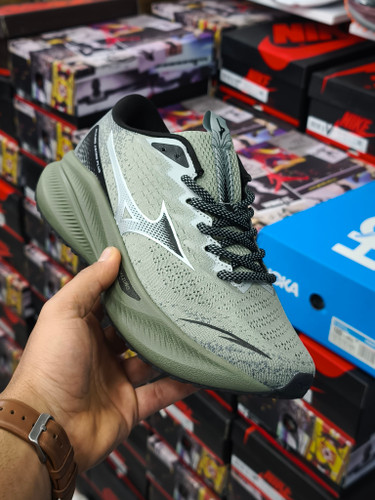 کفش میزانو Mizuno مدل Astro Plus | سبک، راحت و زیبا | سایز ۴۰ الی ۴۵ گ