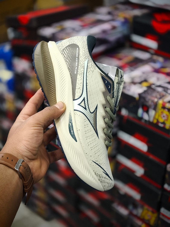 کفش میزانو Mizuno مدل Astro Plus | سبک، راحت و زیبا | سایز ۴۰ الی ۴۵ گ