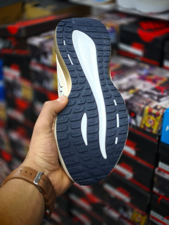 کفش میزانو Mizuno مدل Astro Plus | سبک، راحت و زیبا | سایز ۴۰ الی ۴۵ گ