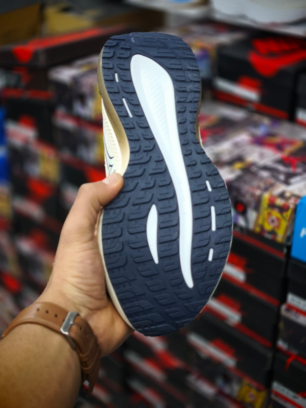 کفش میزانو Mizuno مدل Astro Plus | سبک، راحت و زیبا | سایز ۴۰ الی ۴۵ گ