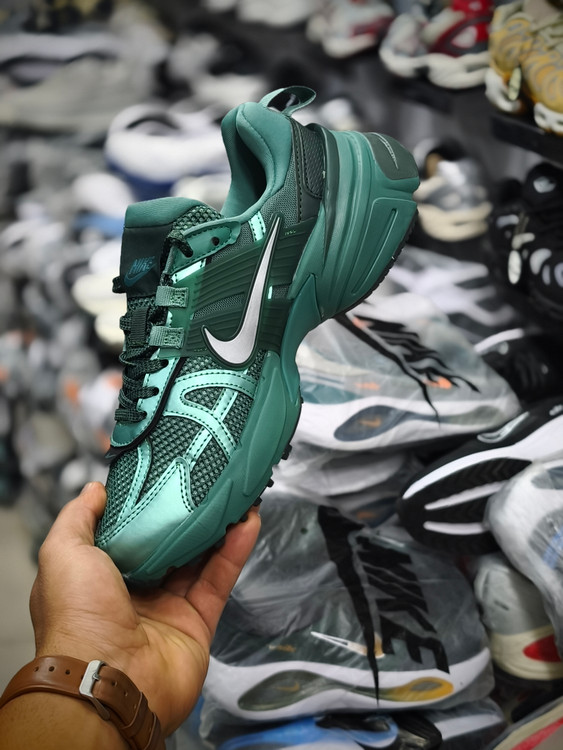 کتونی نایک وی تو کی /سایز 40 الی 45/Nike V2k Run/ فروش عمده و تک