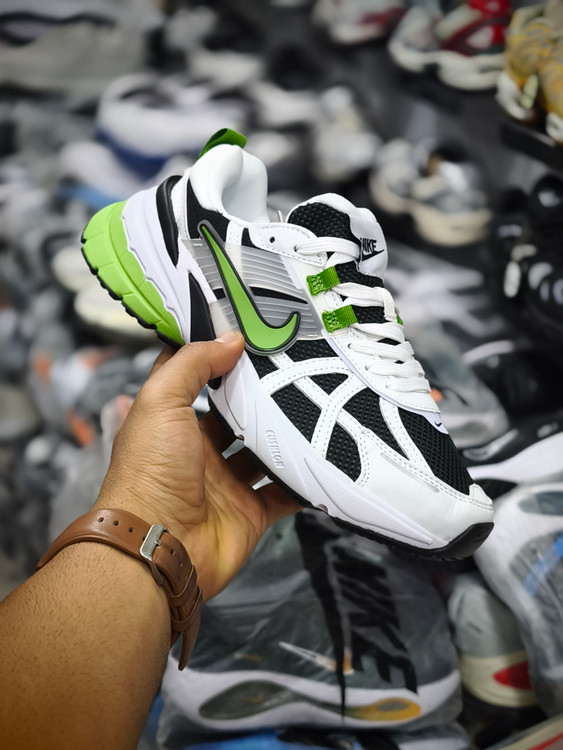 کتونی نایک وی تو کی /سایز 40 الی 45/Nike V2k Run/ فروش عمده و تک