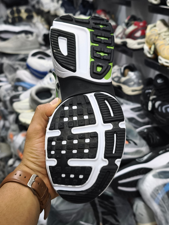 کتونی نایک وی تو کی /سایز 40 الی 45/Nike V2k Run/ فروش عمده و تک