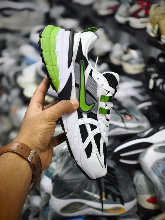 کتونی نایک وی تو کی /سایز 40 الی 45/Nike V2k Run/ فروش عمده و تک