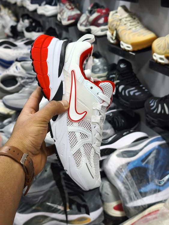 کتونی نایک وی تو کی /سایز 40 الی 45/Nike V2k Run/ فروش عمده و تک