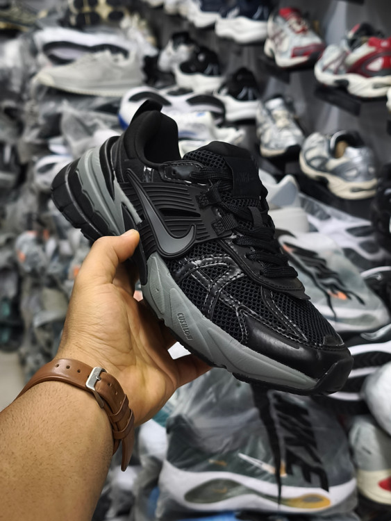 کتونی نایک وی تو کی /سایز 40 الی 45/Nike V2k Run/ فروش عمده و تک