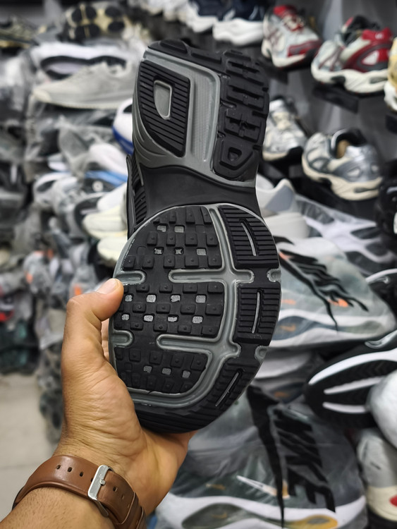 کتونی نایک وی تو کی /سایز 40 الی 45/Nike V2k Run/ فروش عمده و تک