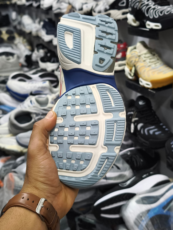 کتونی نایک وی تو کی /سایز 40 الی 45/Nike V2k Run/ فروش عمده و تک