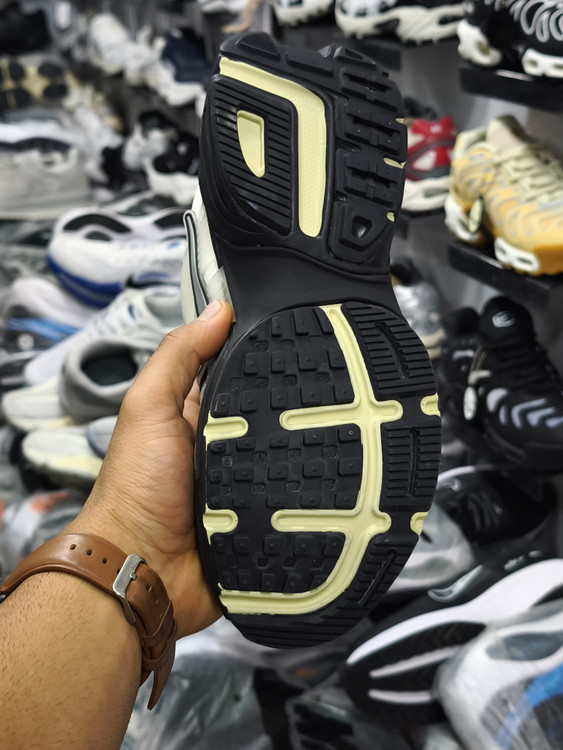 کتونی نایک وی تو کی /سایز 40 الی 45/Nike V2k Run/ فروش عمده و تک