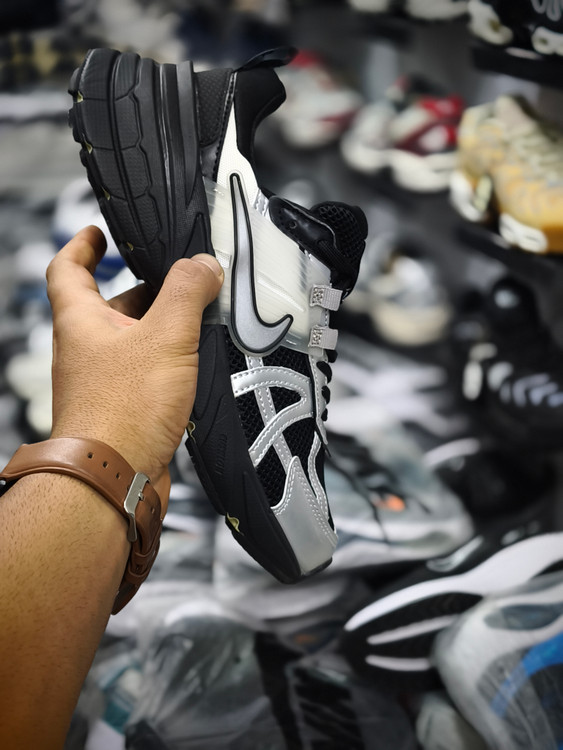 کتونی نایک وی تو کی /سایز 40 الی 45/Nike V2k Run/ فروش عمده و تک