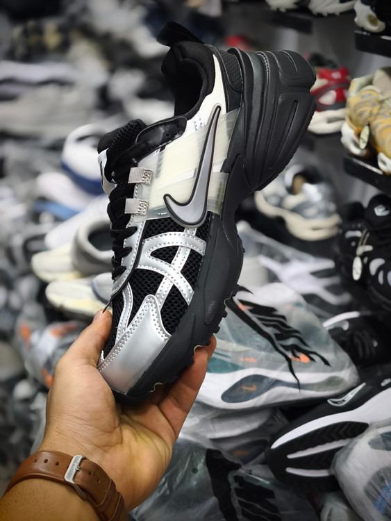 کتونی نایک وی تو کی /سایز 40 الی 45/Nike V2k Run/ فروش عمده و تک