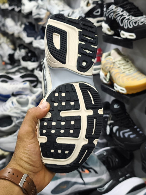 کتونی نایک وی تو کی /سایز 40 الی 45/Nike V2k Run/ فروش عمده و تک