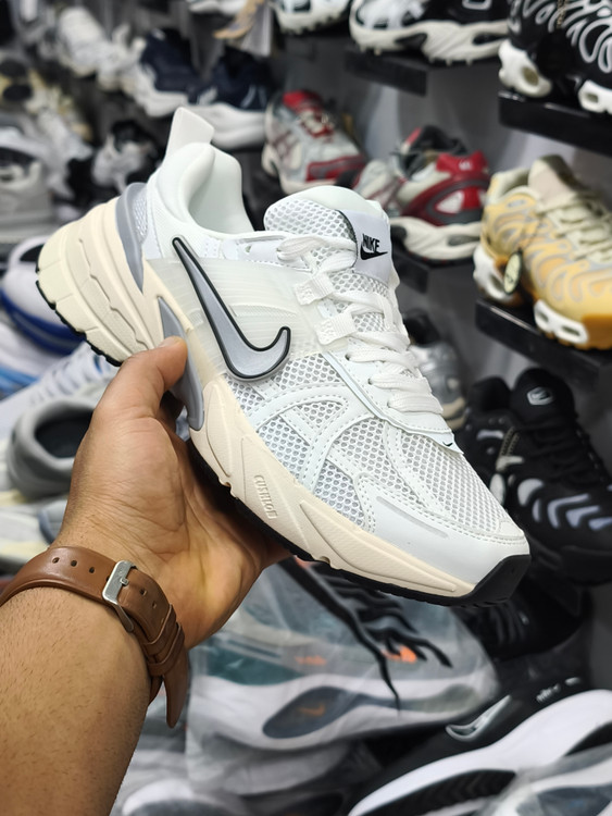 کتونی نایک وی تو کی /سایز 40 الی 45/Nike V2k Run/ فروش عمده و تک