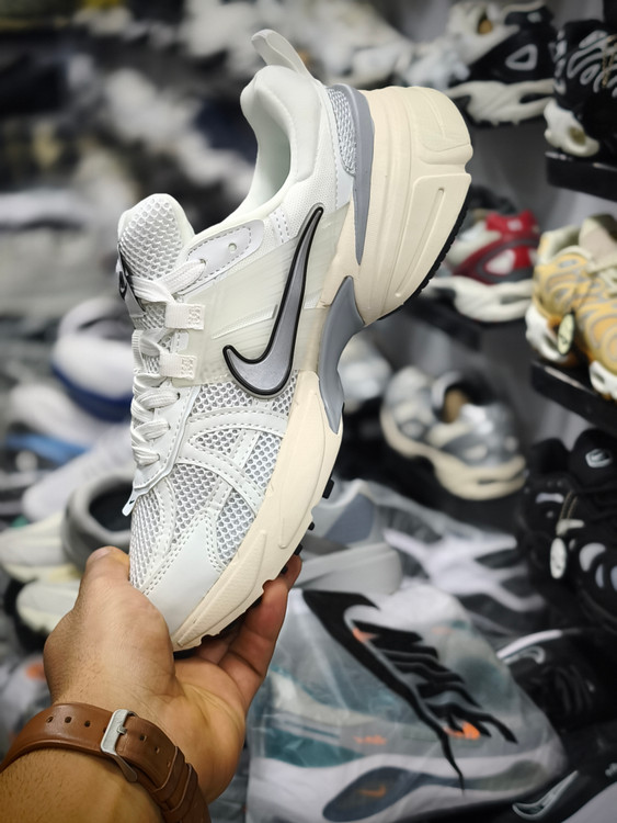 کتونی نایک وی تو کی /سایز 40 الی 45/Nike V2k Run/ فروش عمده و تک