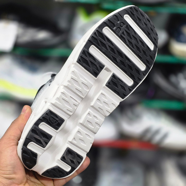 کتونی آن رانینگ کیوسی کلودتیلت راک سند مسترکوالیتی/On Running Cloudtilt Rock Sand/سایز 40 الی 45/فروش عمده و تک