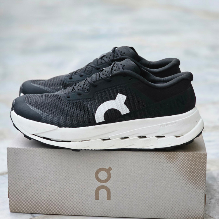 خرید کفش دویدن On Running با فوم Helion | دوام و راحتی در تمام طول مسیر