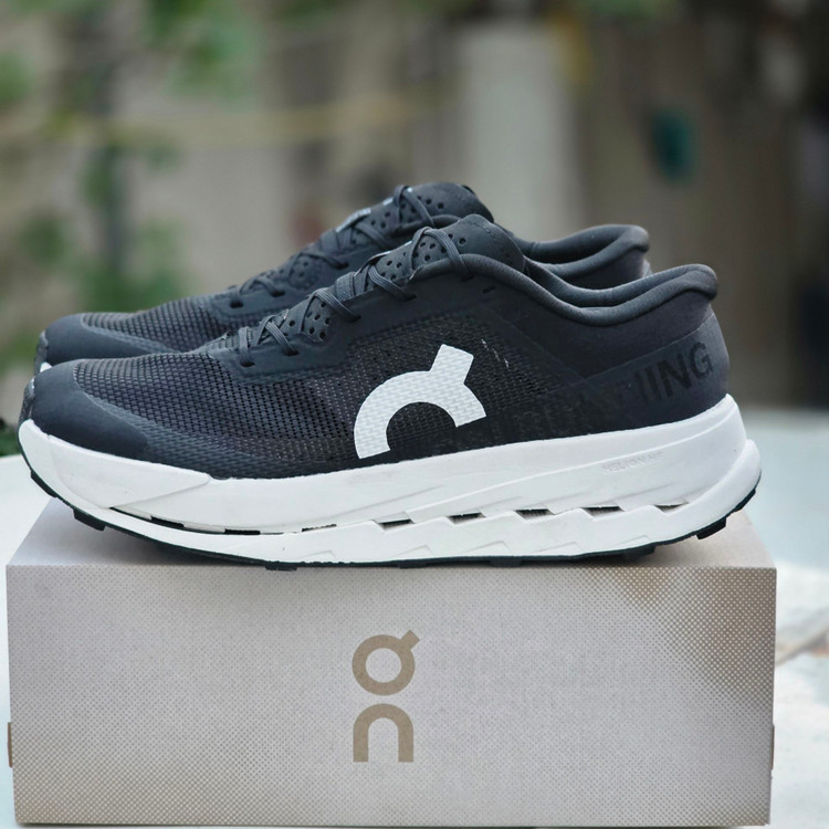 خرید کفش دویدن On Running با فوم Helion | دوام و راحتی در تمام طول مسیر