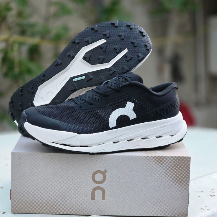 خرید کفش دویدن On Running با فوم Helion | دوام و راحتی در تمام طول مسیر
