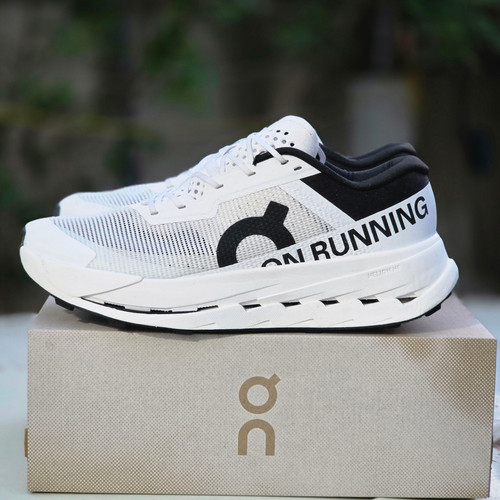 خرید کفش دویدن On Running با فوم Helion | دوام و راحتی در تمام طول مسیر