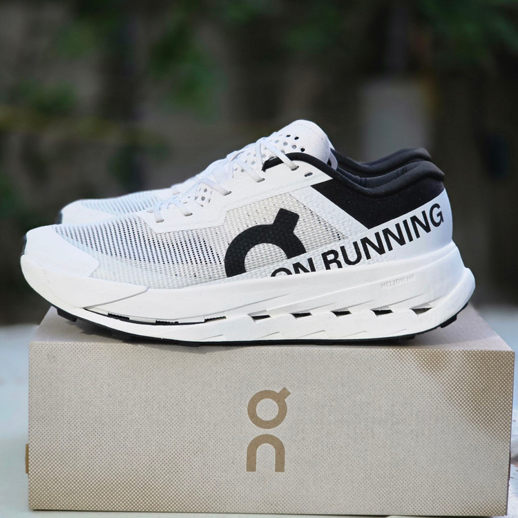 خرید کفش دویدن On Running با فوم Helion | دوام و راحتی در تمام طول مسیر