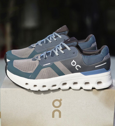 خرید کفش دویدن On Running با فوم Helion | دوام و راحتی در تمام طول مسیر