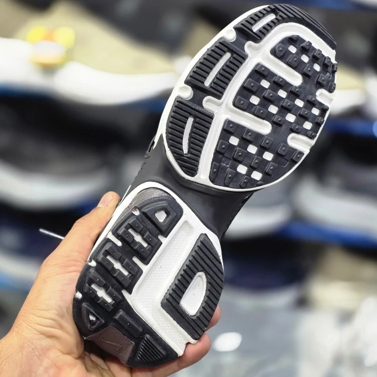 کتونی نایک وی تو کی مسترکوالیتی /سایز 37 الی 45/Nike V2k Run/ فروش عمده و تک