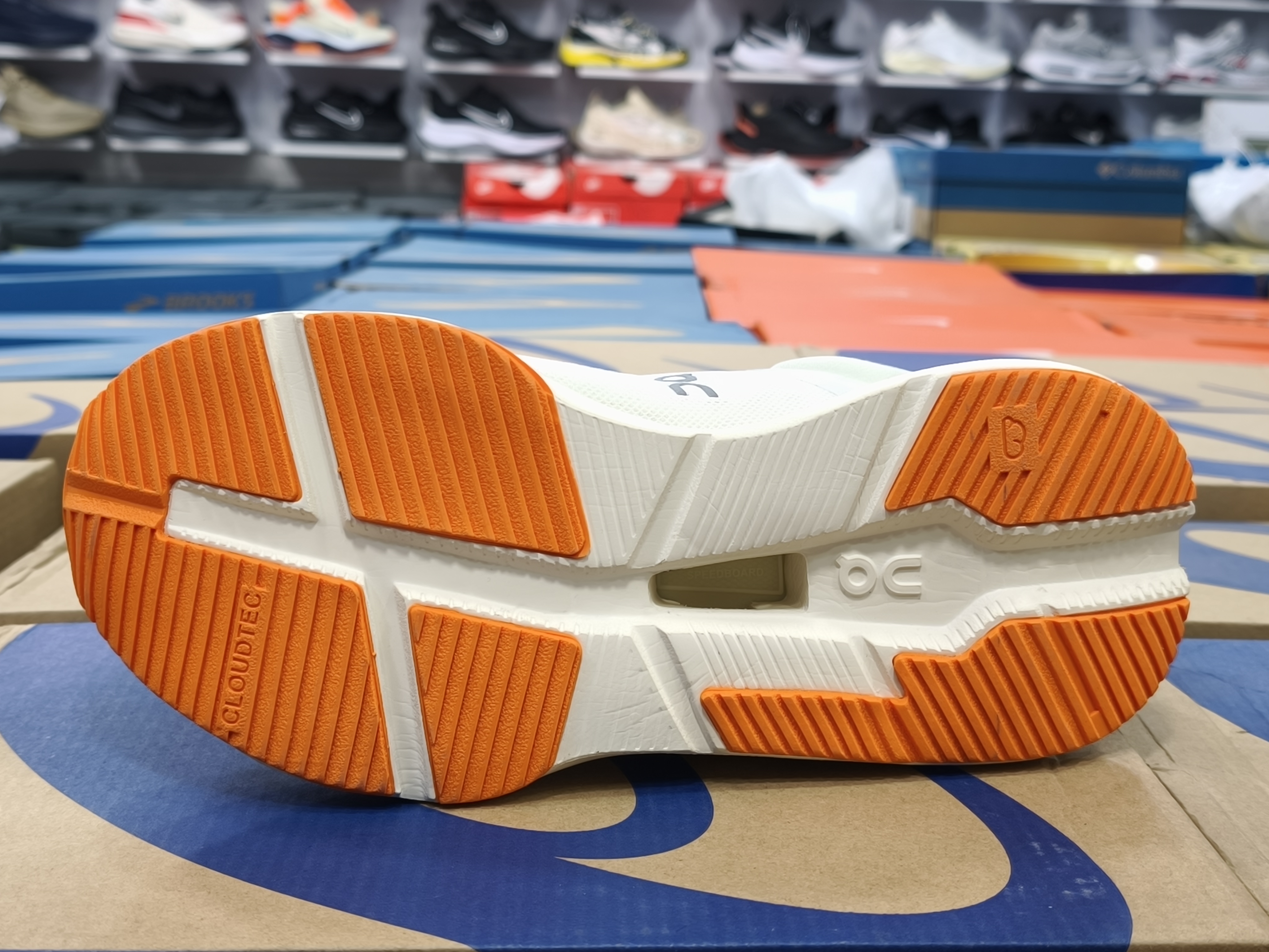 کتونی آن رانینگ مسترکوالیتی | سایز ۴۰ الی ۴۵ | On Running Cloud tech