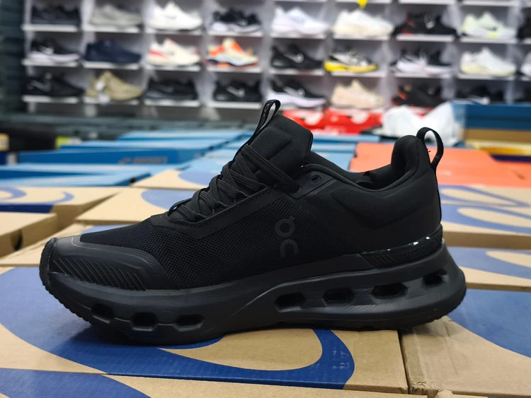 کتونی آن رانینگ کیوسی کلودتک مسترکوالیتی/On Runinng Cloudtech/سایز 40 الی 45/فروش عمده و تک