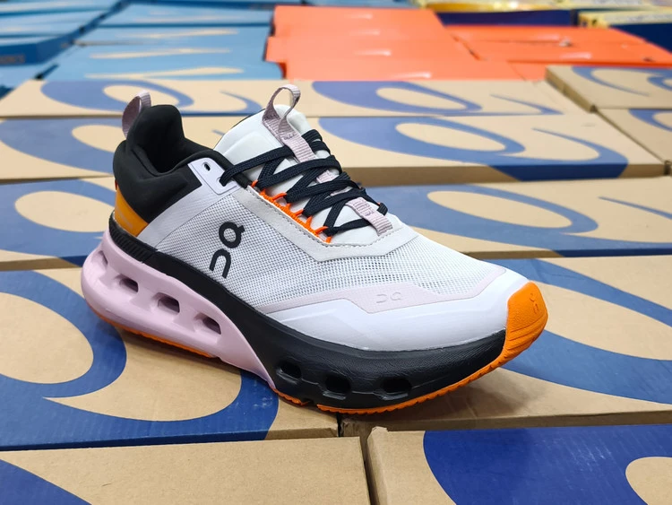 کتونی آن رانینگ کیوسی کلودتک مسترکوالیتی/On Runinng Cloudtech/سایز 40 الی 45/فروش عمده و تک