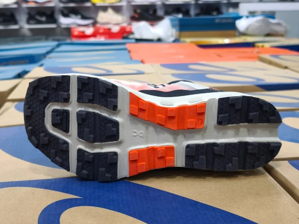 کتونی آن رانینگ کیوسی کلودتک مسترکوالیتی/On Runinng Cloudtech/سایز 40 الی 45/فروش عمده و تک