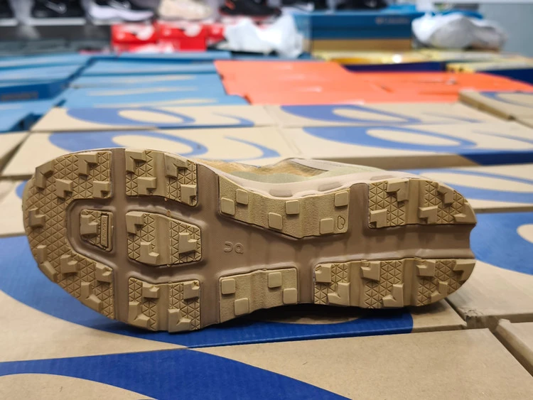 کتونی آن رانینگ کیوسی کلودتک مسترکوالیتی/On Runinng Cloudtech/سایز 40 الی 45/فروش عمده و تک