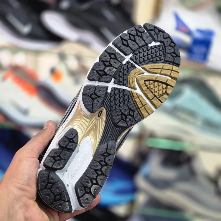 کتونی نیوبالانس 1906 مسترکوالیتی /سایز ۴۰ الی ۴۵/New Balance 1906/فروش عمده و تک