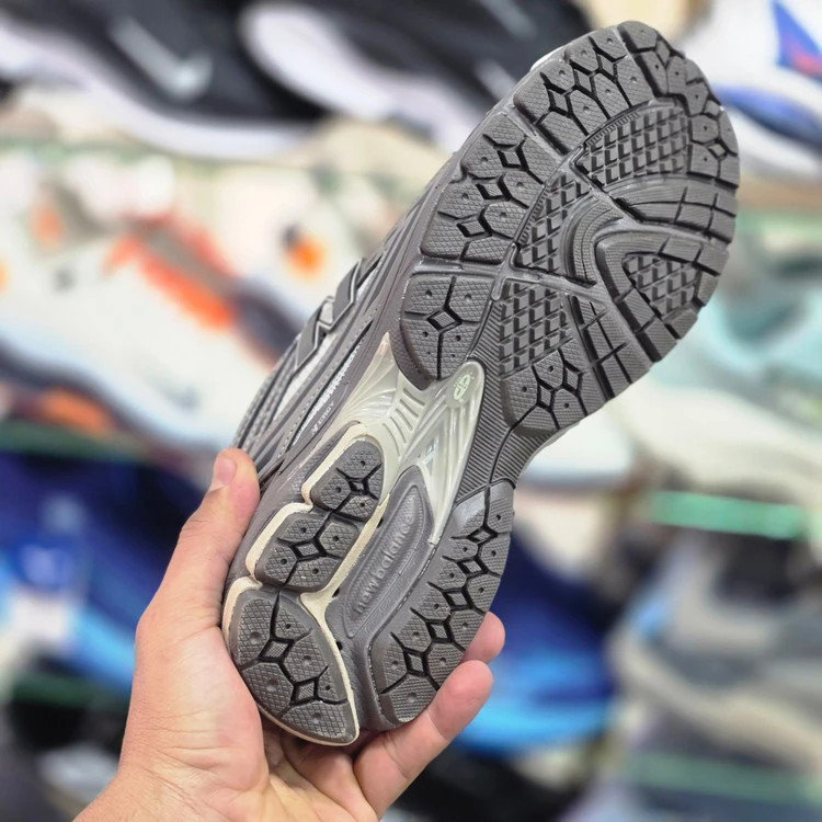 کتونی نیوبالانس 1906 مسترکوالیتی /سایز ۴۰ الی ۴۵/New Balance 1906/فروش عمده و تک